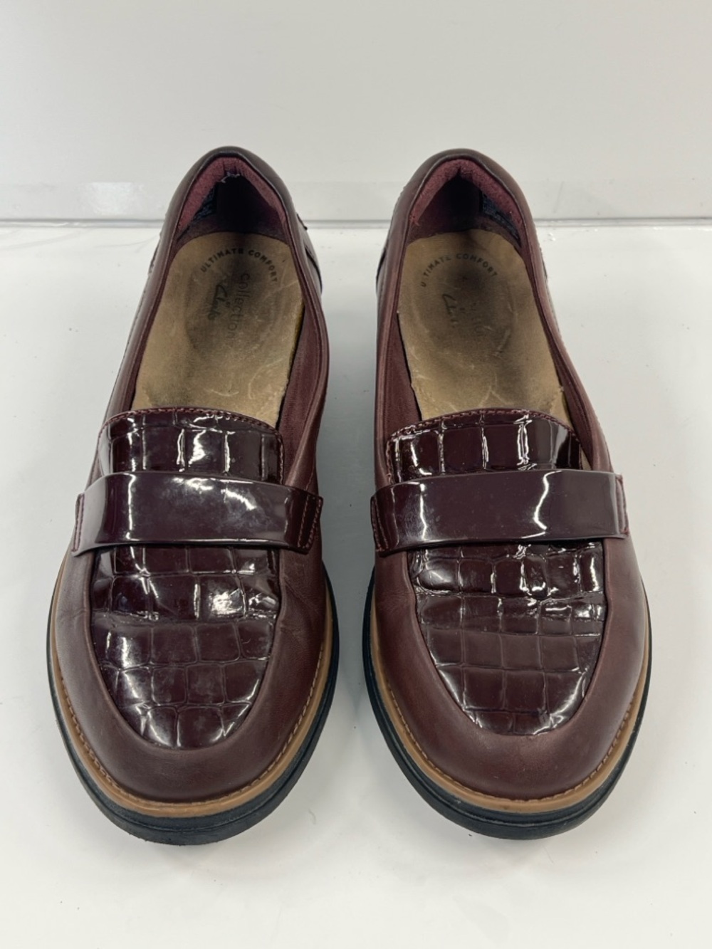 CLARKS Women’s 7.5 Burgundy Leather and Patent Leather Slip On